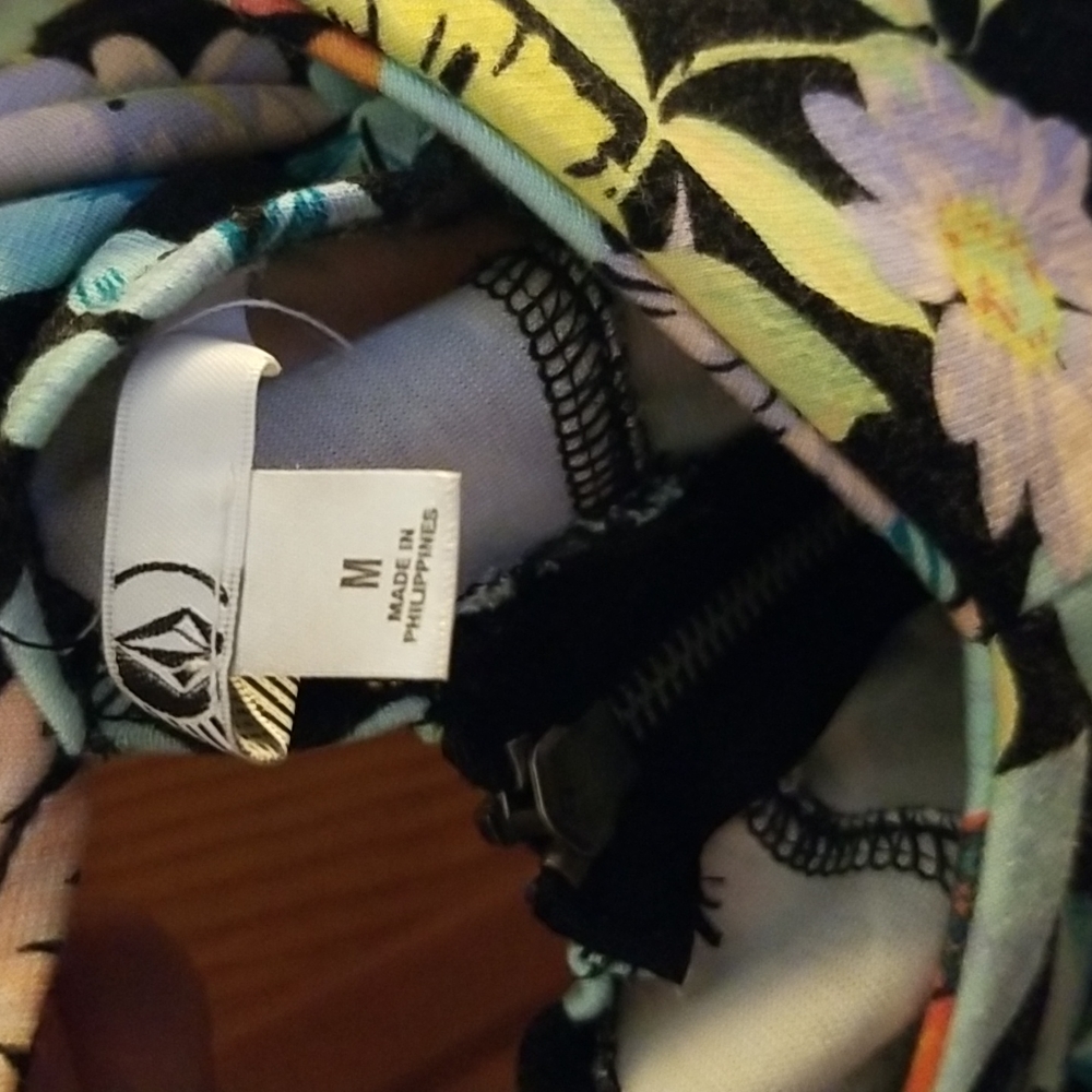 Volcom dresd - Picture 4 of 5